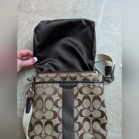 Coach Crossbody Bag - Picture 4 of 6
